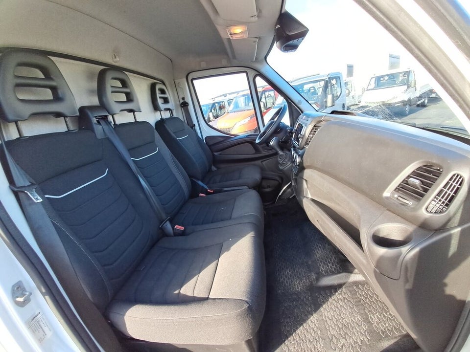 Iveco Daily 2,3 35S16 4100mm Box m/lift AG8