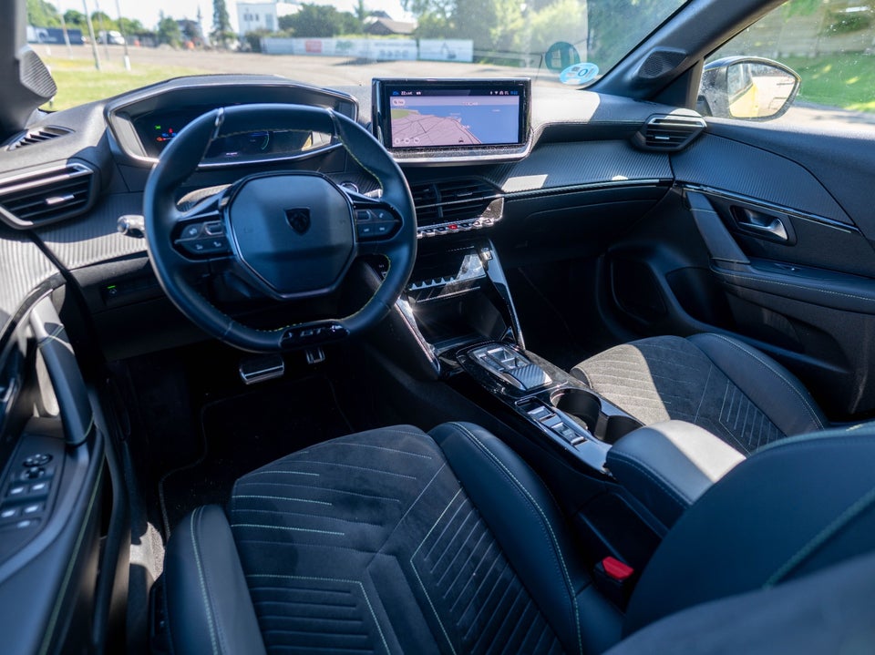 Peugeot e-208 50 GT 5d