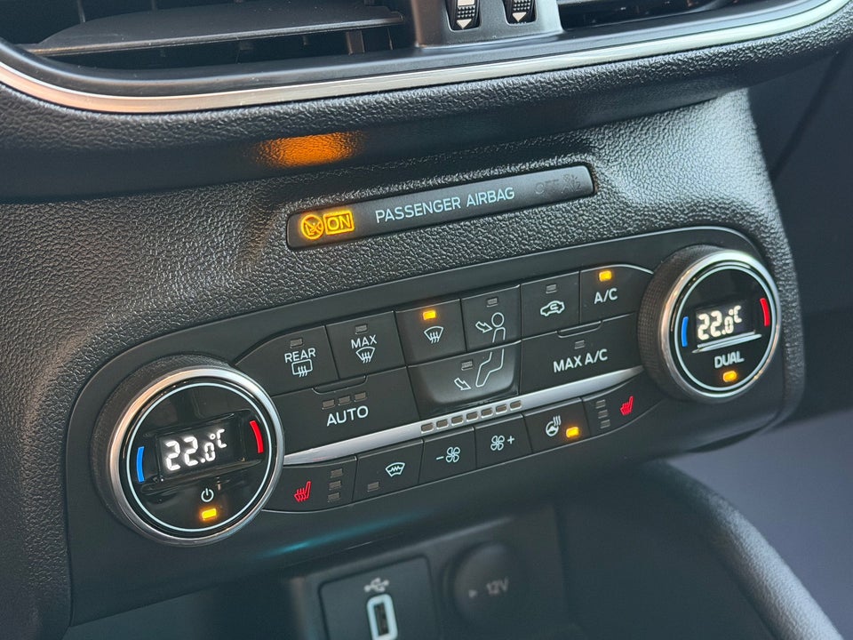 Ford Focus 1,0 EcoBoost mHEV Titanium stc. 5d