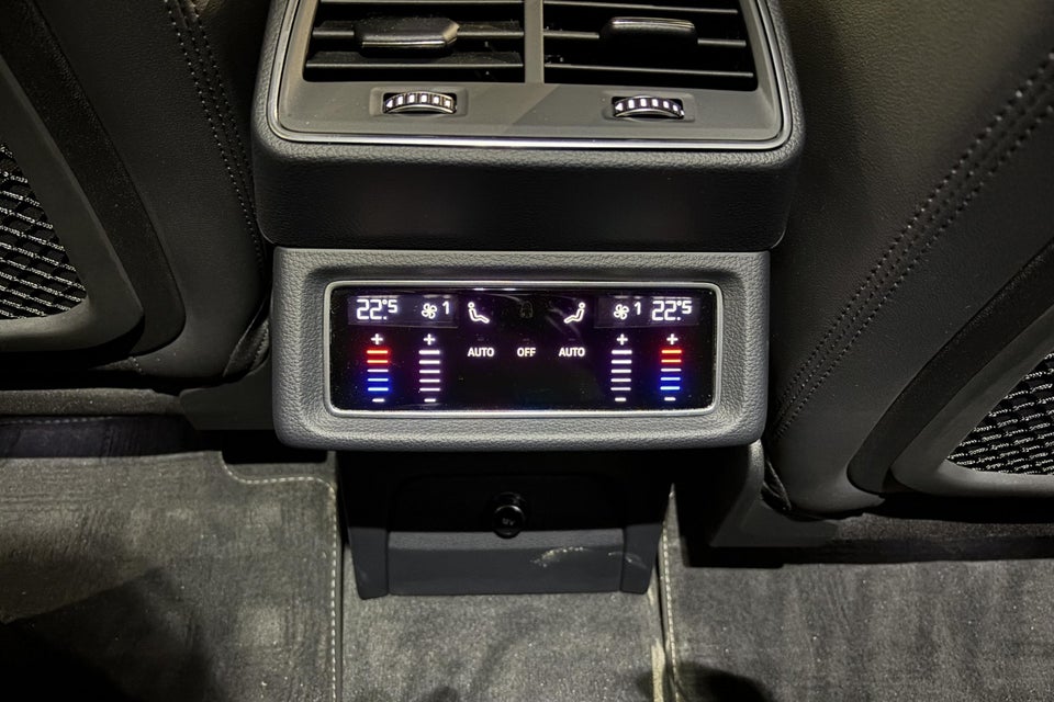 Audi Q8 e-tron 55 S-line quattro 5d