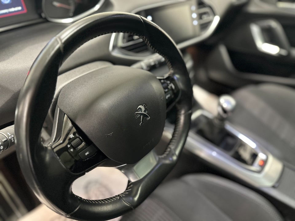 Peugeot 308 1,2 e-THP 130 Allure 5d