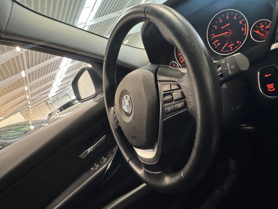BMW 320i 2,0 Touring aut. 5d