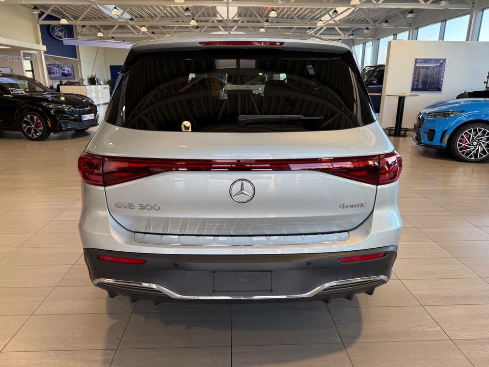 Mercedes EQB300 AMG Line 4Matic 5d
