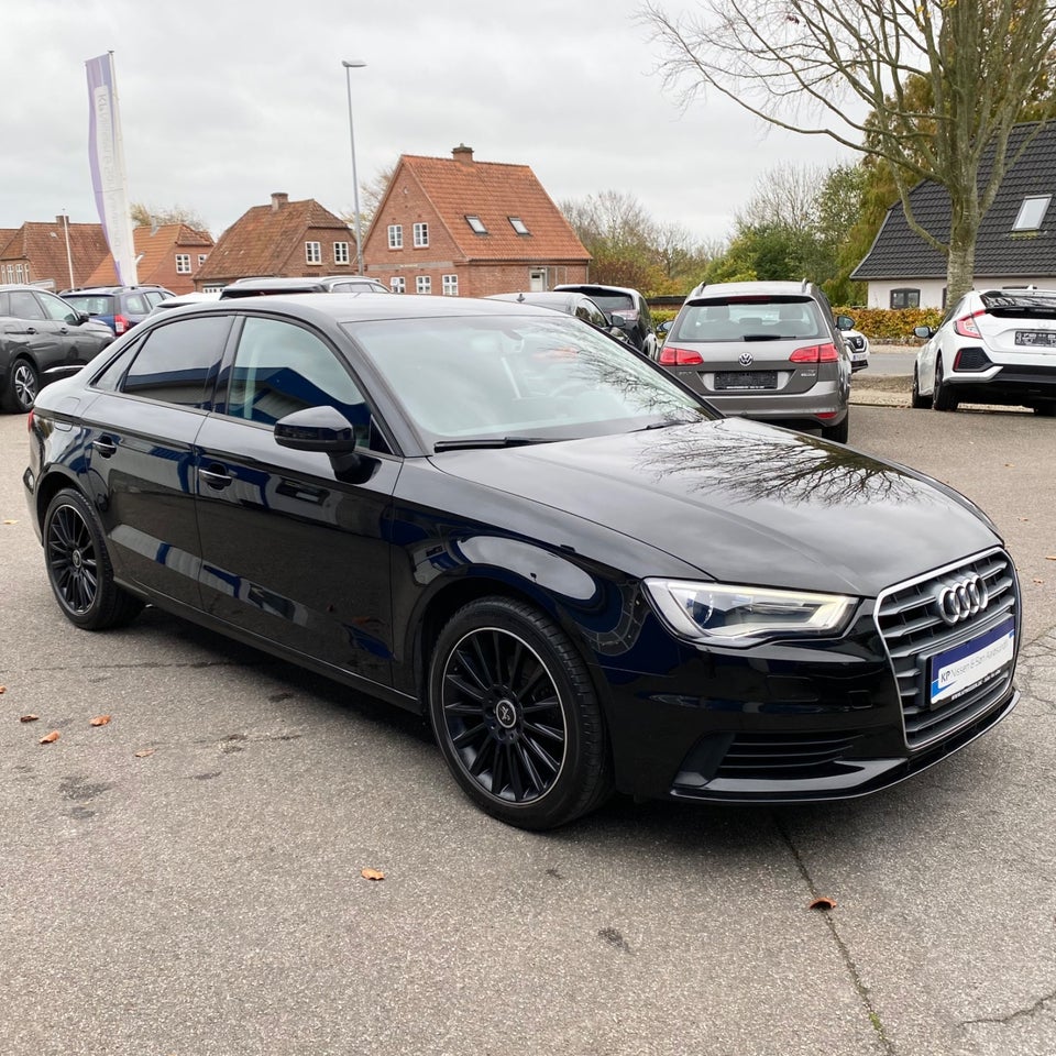 Audi A3 1,6 TDi 110 Attraction 4d