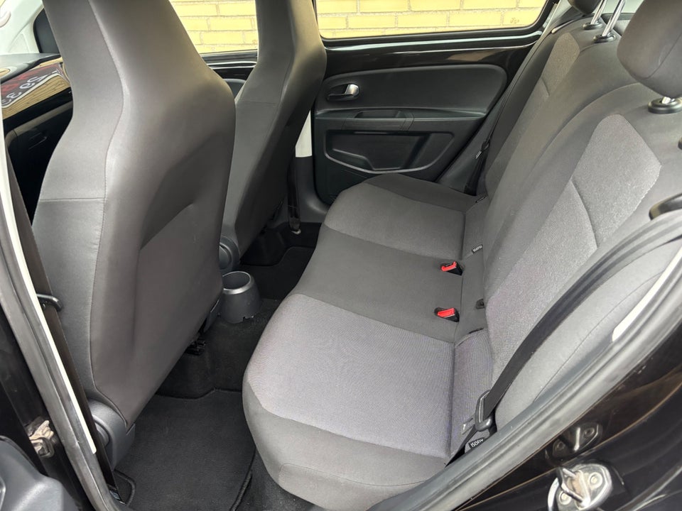 VW Up! 1,0 75 Black Up! 5d