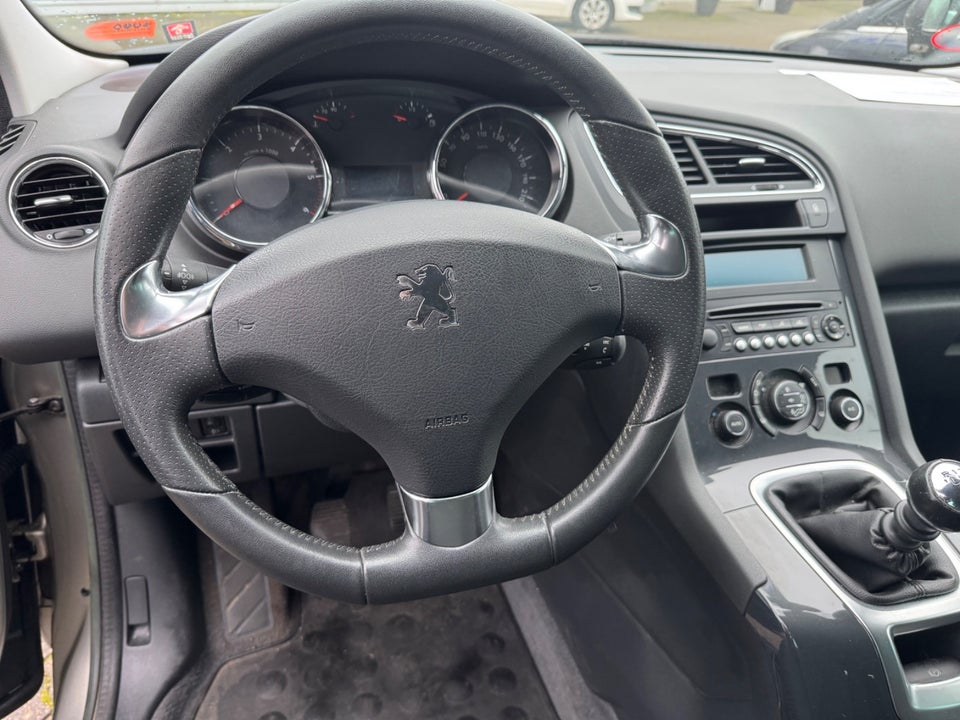 Peugeot 5008 1,6 HDi 114 Style 5d