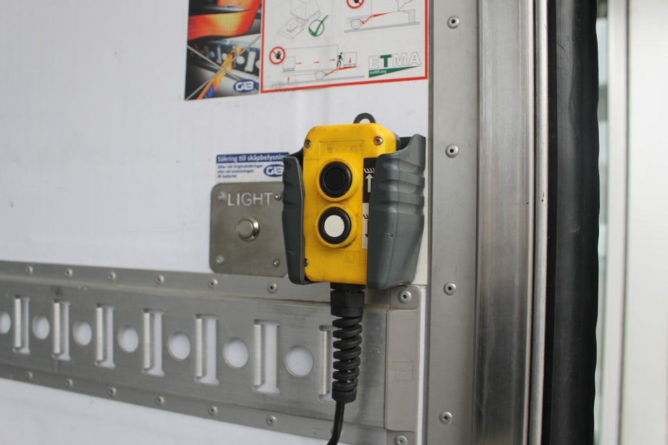 Iveco Daily 2,3 35S14 Alukasse m/lift 2d