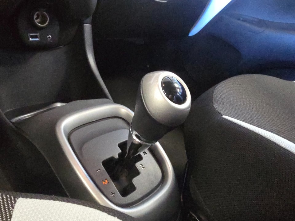 Toyota Aygo 1,0 VVT-i x-press x-shift 5d