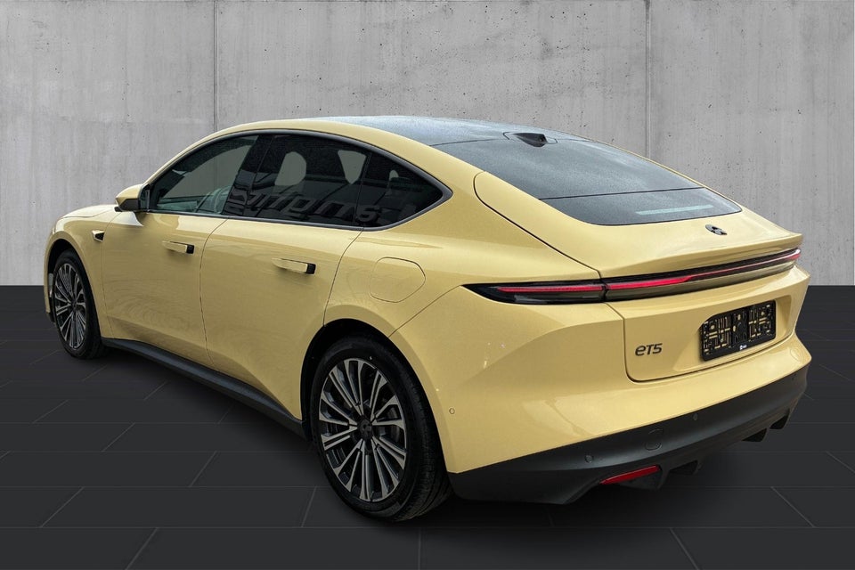 NIO ET5 75 Standard Range 4d