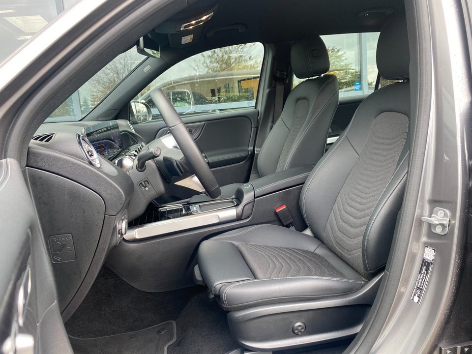 Mercedes EQB250+ Progressive 5d