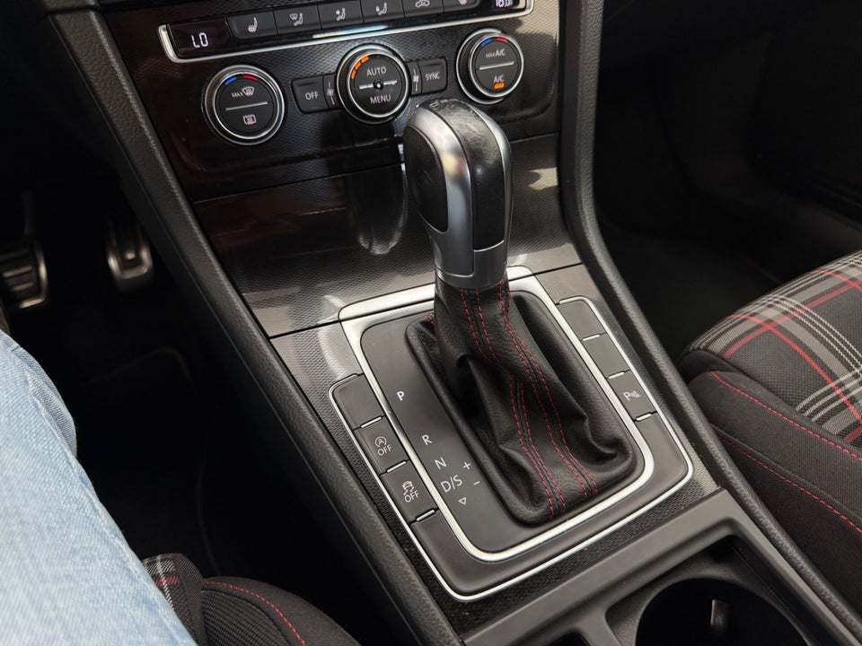 VW Golf VII 2,0 GTi Performance DSG BMT 5d
