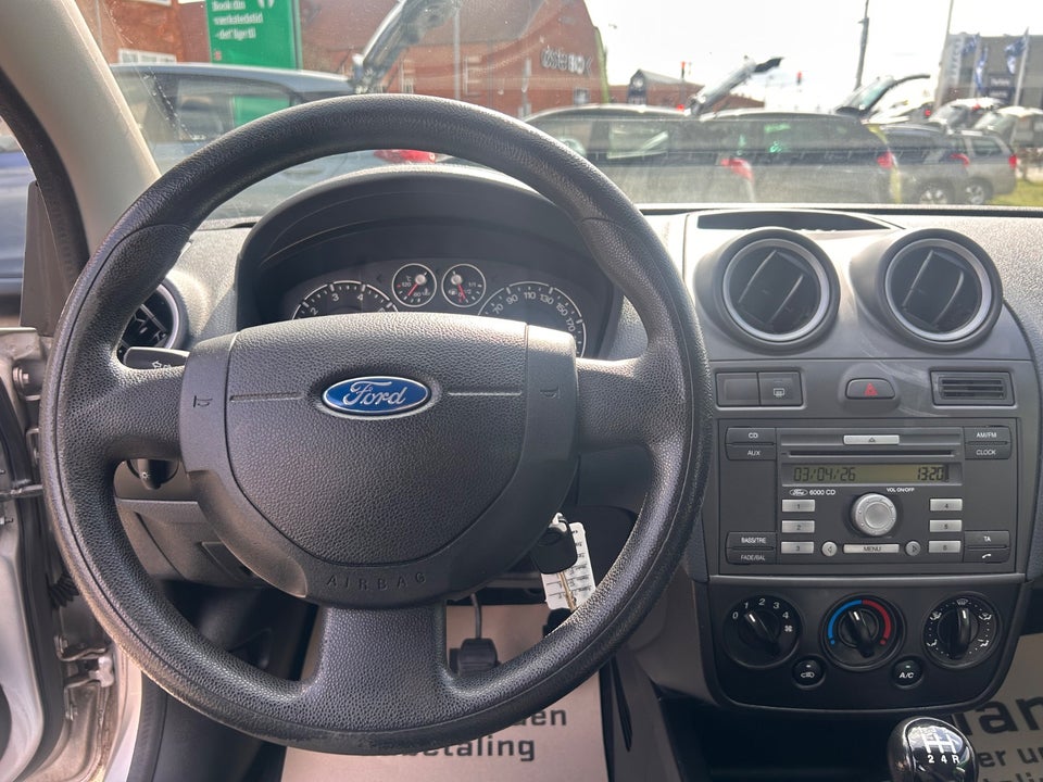 Ford Fiesta 1,4 Ambiente 5d