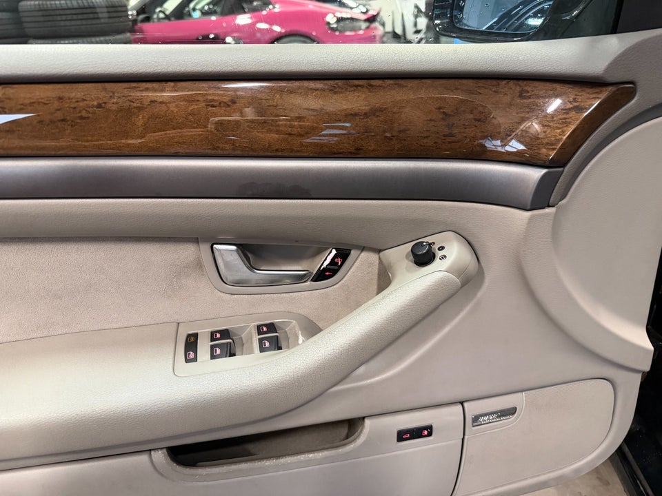 Audi A8 3,7 quattro Tiptr. 4d