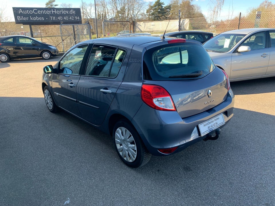 Renault Clio III 1,2 16V Avantage 5d