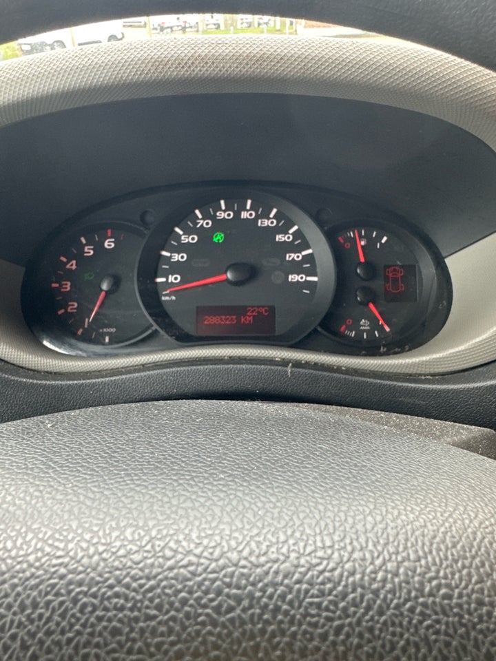 Renault Master III T35 2,3 dCi 170 L2H2 Kassevogn