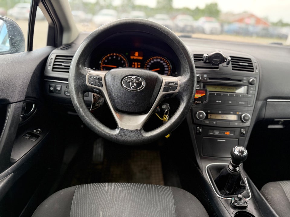 Toyota Avensis 1,6 VVT-i T1 stc. 5d