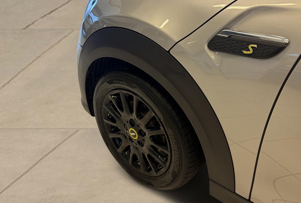 MINI Cooper SE Classic Trim 3d