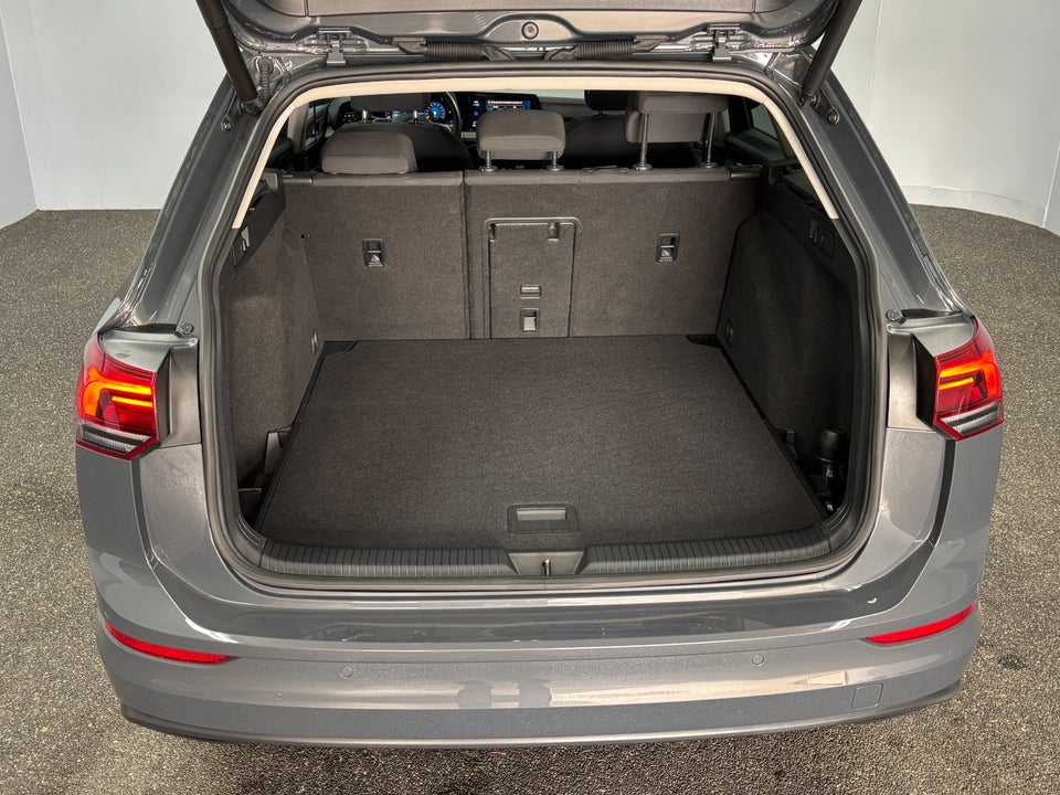 VW Golf VIII 1,5 eTSi 130 Life Variant DSG 5d