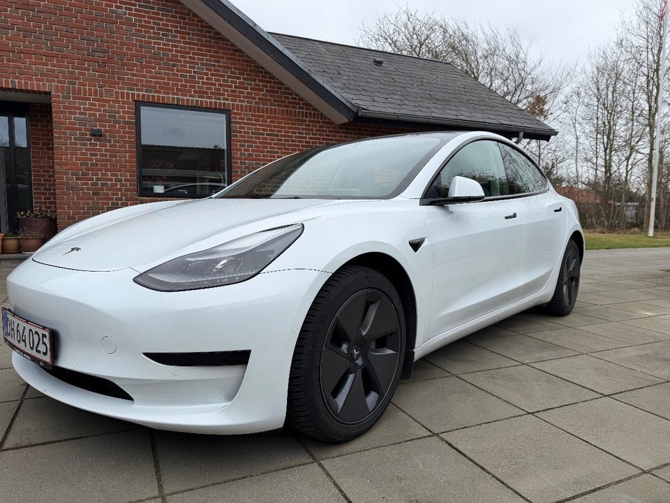 Tesla Model 3 Standard Range+ RWD 4d