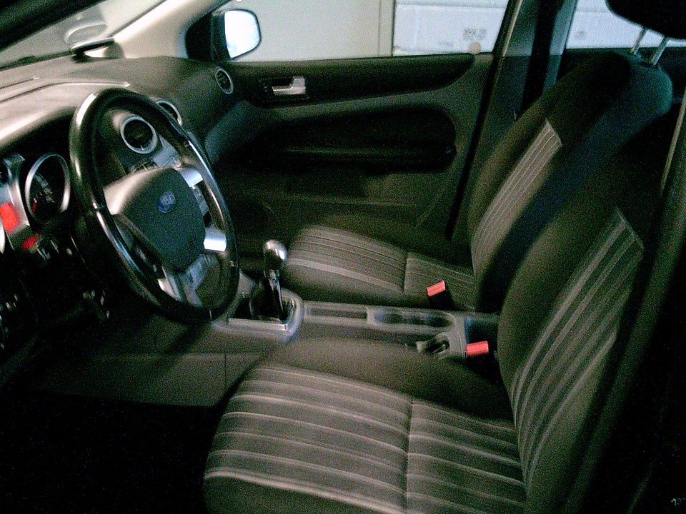 Ford Focus 1,6 Ghia Collection 4d