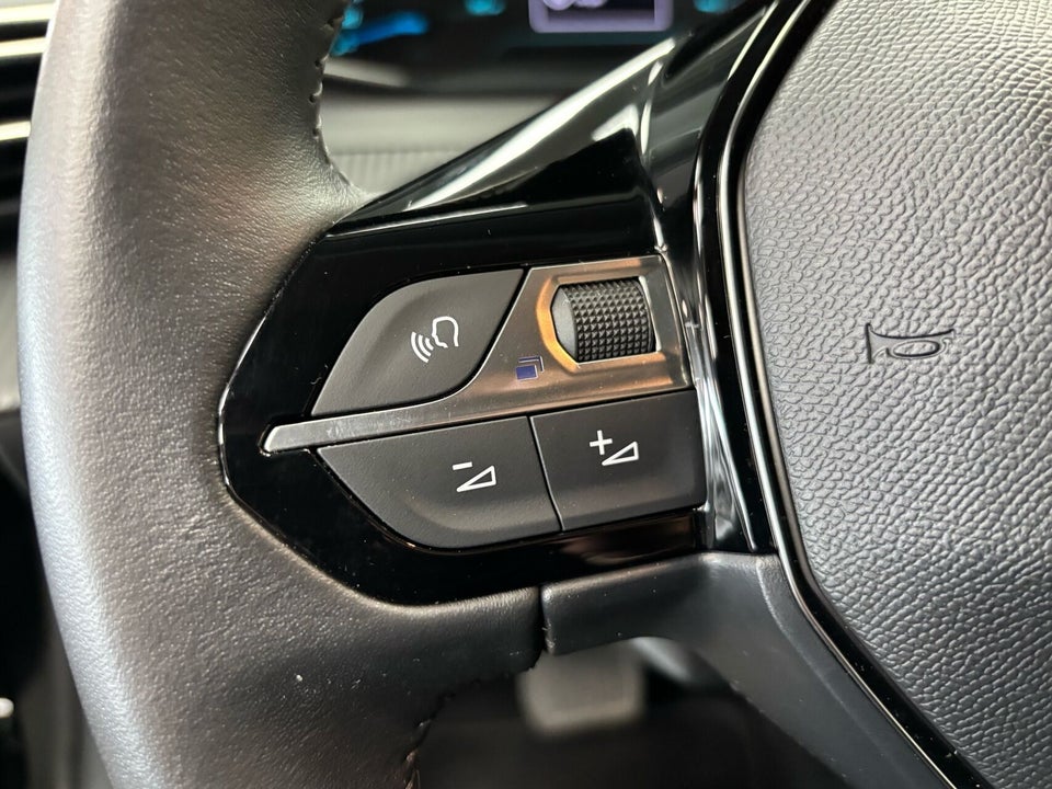 Peugeot e-208 50 Style 5d