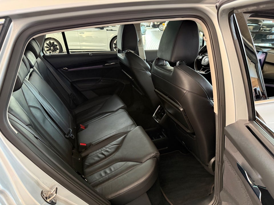 Skoda Enyaq 80 iV Suite 5d