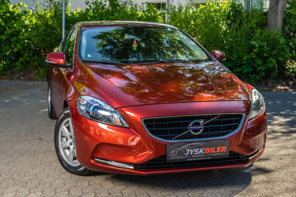 Volvo V40 1,6 D2 115 Momentum Drive-E 5d