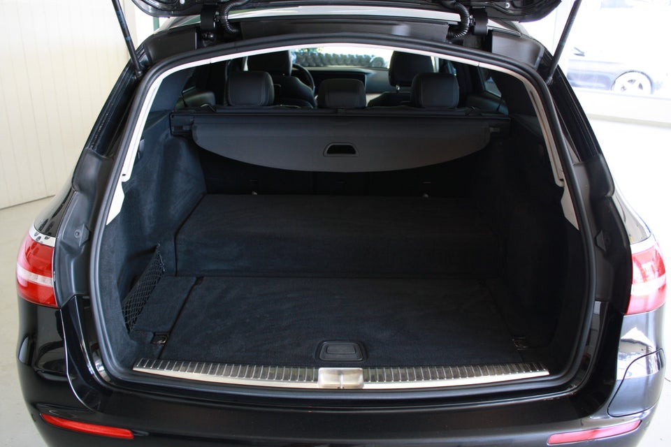 Mercedes E300 de 2,0 AMG Line stc. aut. 5d