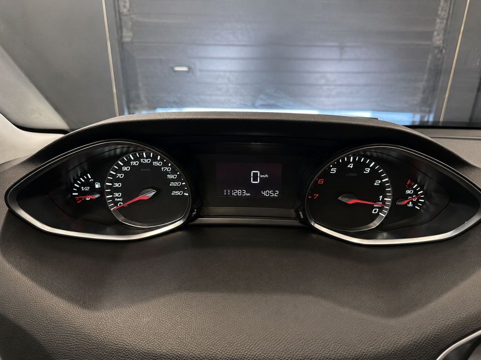 Peugeot 308 1,2 e-THP 130 Allure+ SW 5d