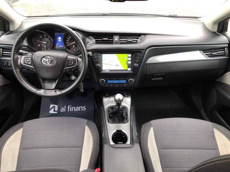 Toyota Avensis 2,0 D-4D T2 Touring Sports 5d