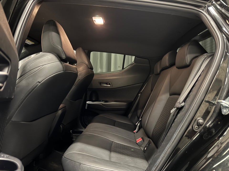 Toyota C-HR 1,8 Hybrid C-LUB Business CVT 5d