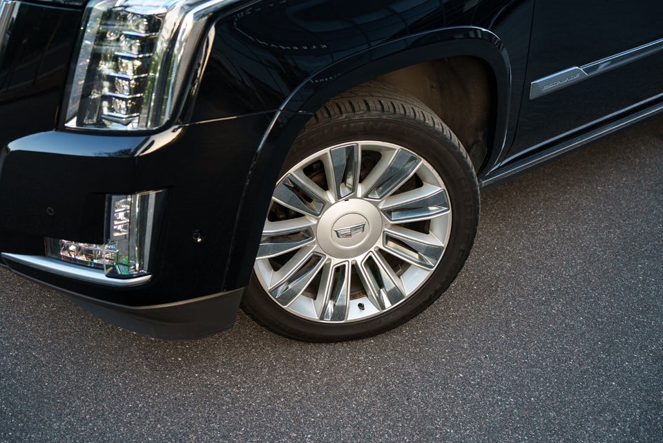 Cadillac Escalade 6,2 V8 ESV Platinum aut. 7prs 5d