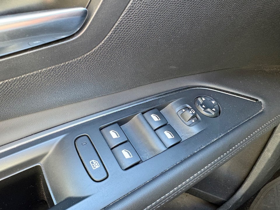 Peugeot 5008 1,2 e-THP 130 Allure 7prs 5d