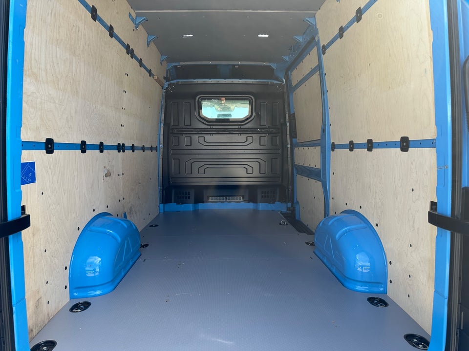 VW Crafter 35 2,0 TDi 177 Kassevogn L3H2 aut.
