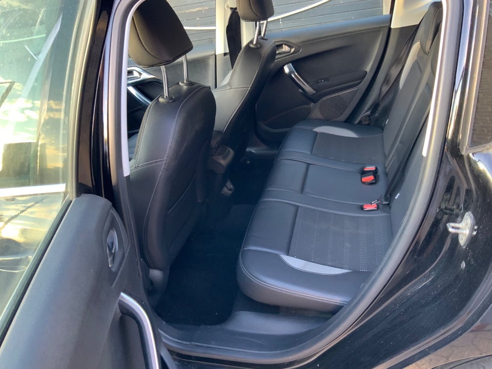 Peugeot 2008 1,2 VTi 82 Allure 5d