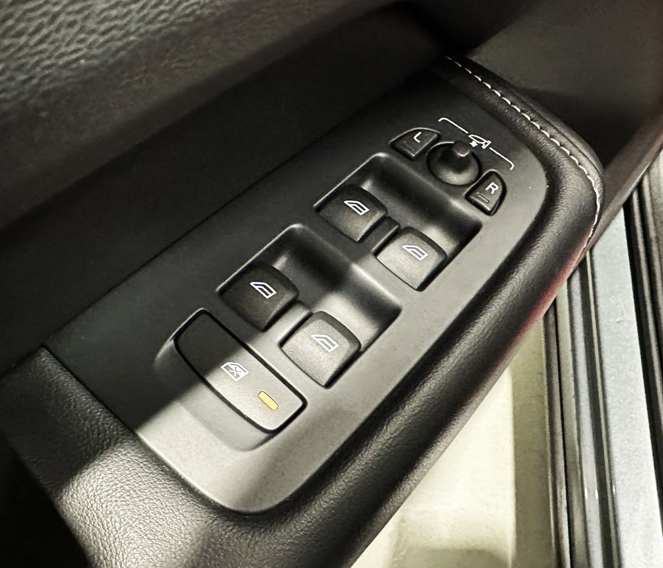 Volvo XC60 2,0 D4 190 R-Design aut. 5d