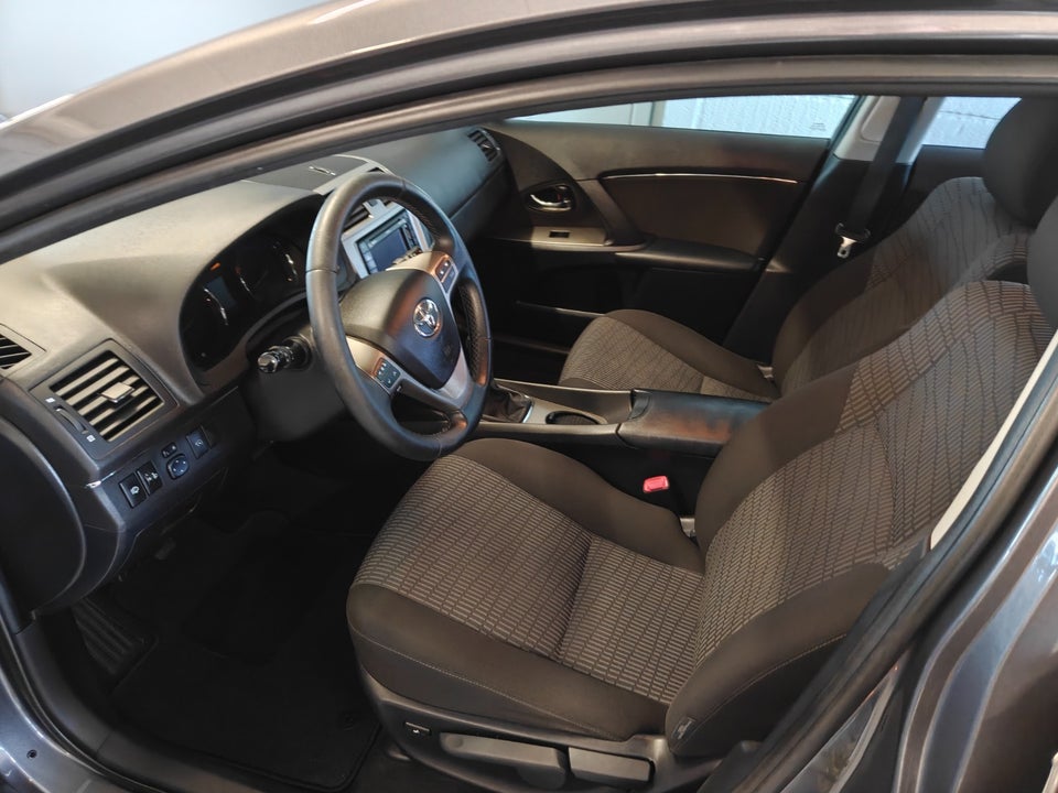 Toyota Avensis 2,0 D-4D TX stc. 5d