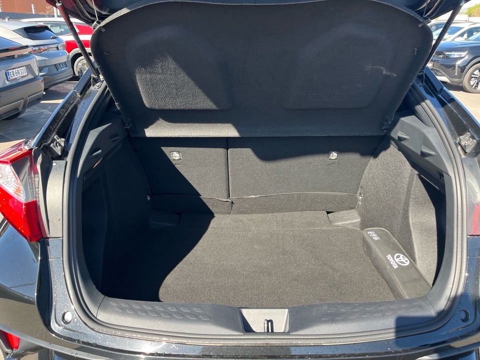 Toyota C-HR 1,8 Hybrid Selected CVT 5d