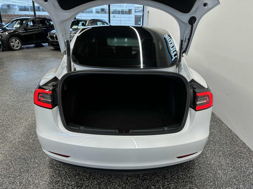 Tesla Model 3 RWD 4d