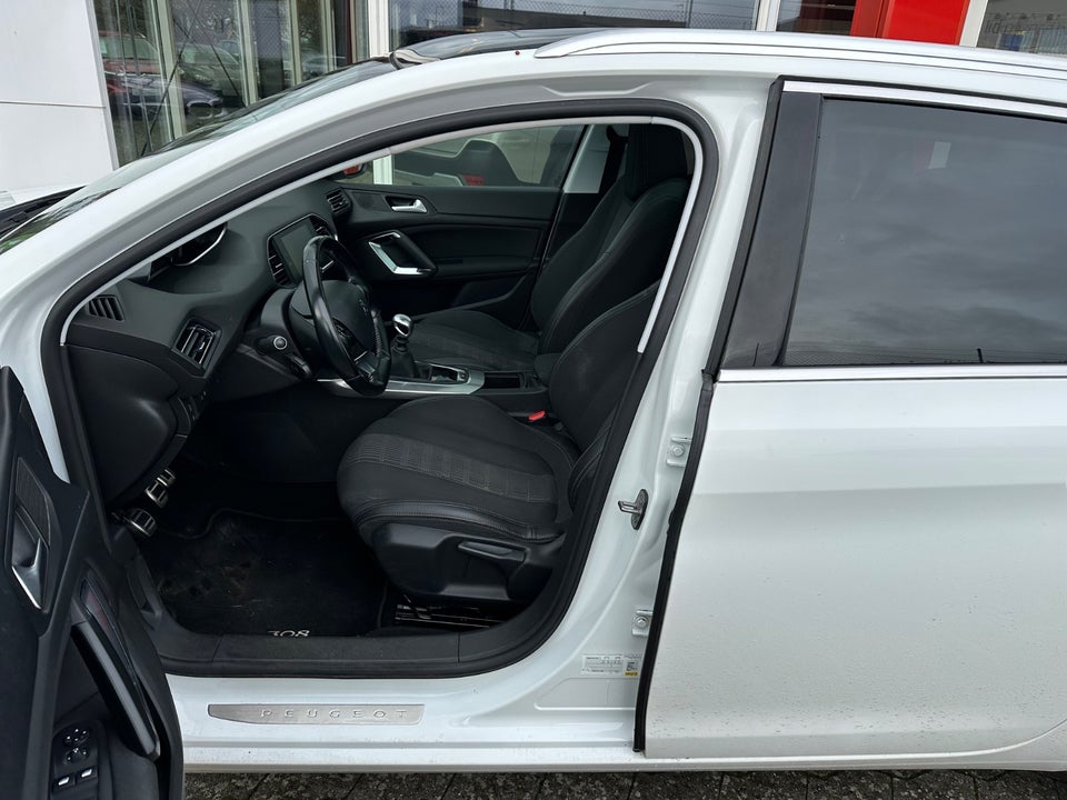 Peugeot 308 1,2 e-THP 130 Allure Sky SW 5d