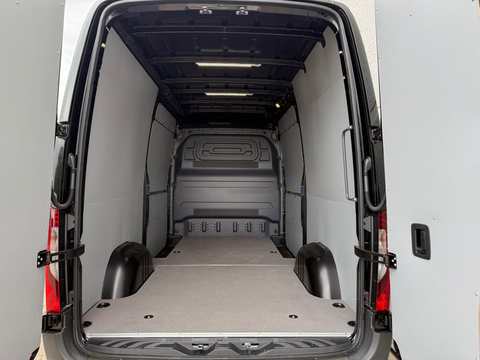 Mercedes Sprinter 317 2,0 CDi A2 Kassevogn SELECT RWD