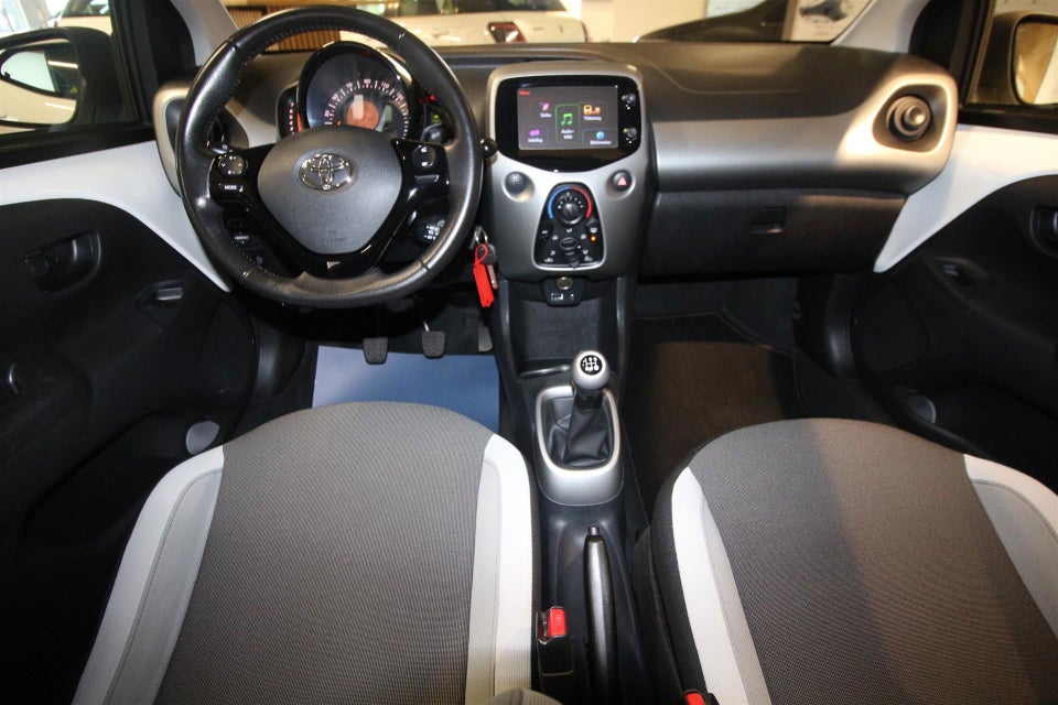 Toyota Aygo 1,0 VVT-i x-play x-touch 5d