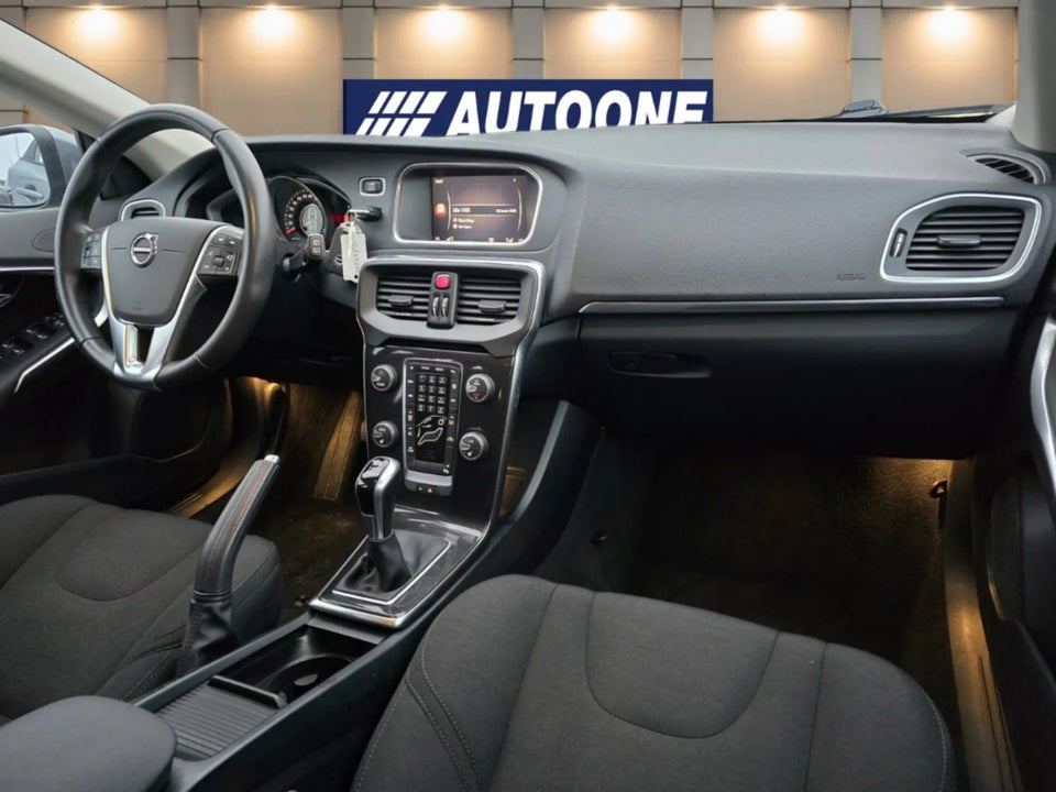 Volvo V40 2,0 D2 120 Momentum 5d