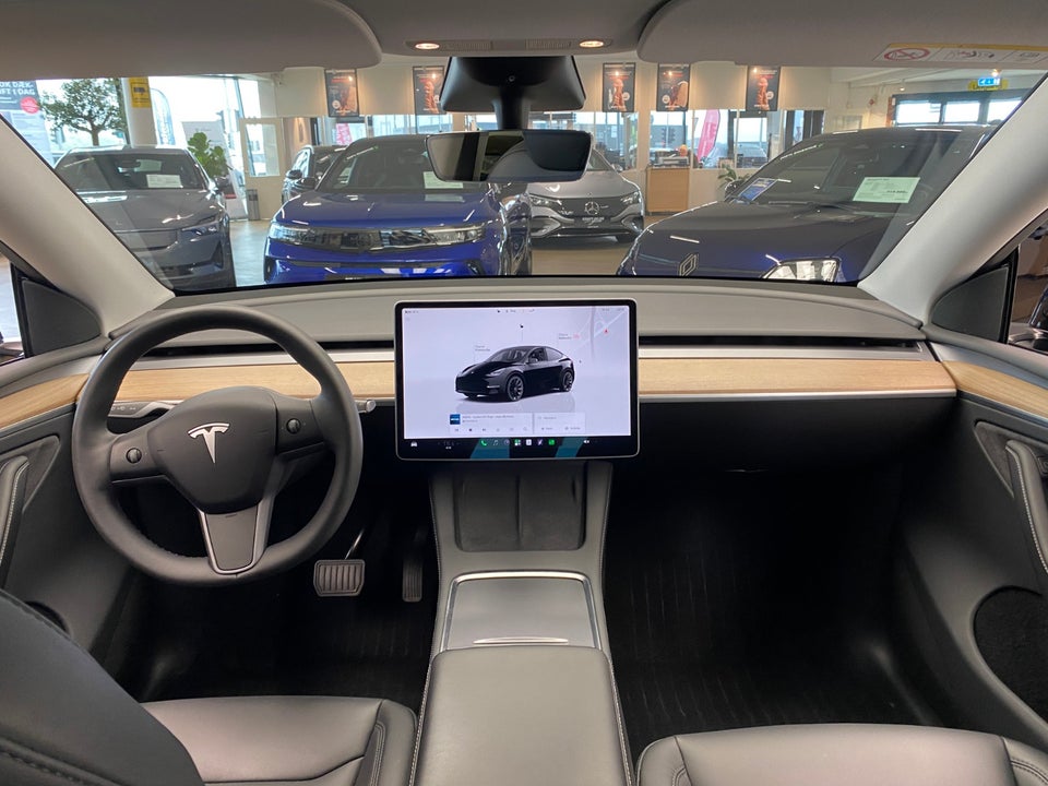Tesla Model Y Long Range AWD 5d