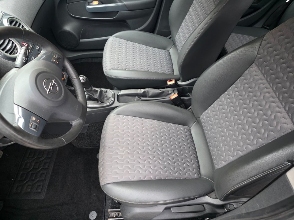Opel Corsa 1,2 16V Cosmo 5d