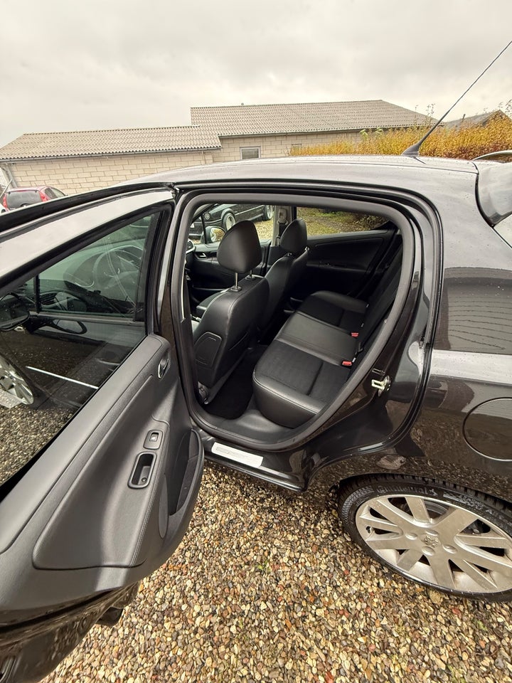 Peugeot 207 1,6 THP 156 Allure 5d
