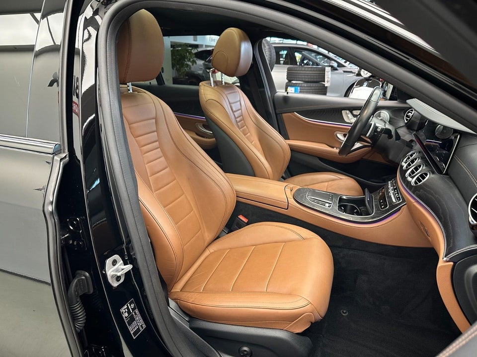 Mercedes E300 de 2,0 AMG Line stc. aut. 5d