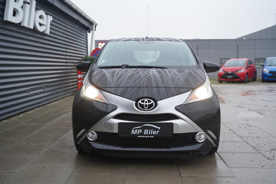 Toyota Aygo 1,0 VVT-i x-black 5d