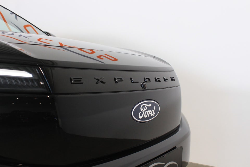 Ford Explorer 82 Premium Extended Range 5d