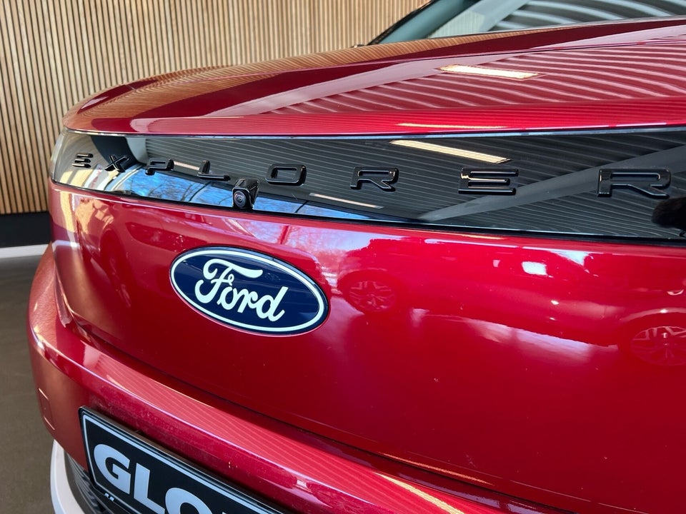 Ford Explorer 79 Premium Extended Range AWD 5d